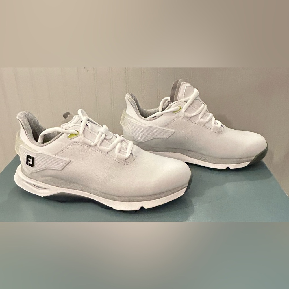 Women’s Footjoy shoe